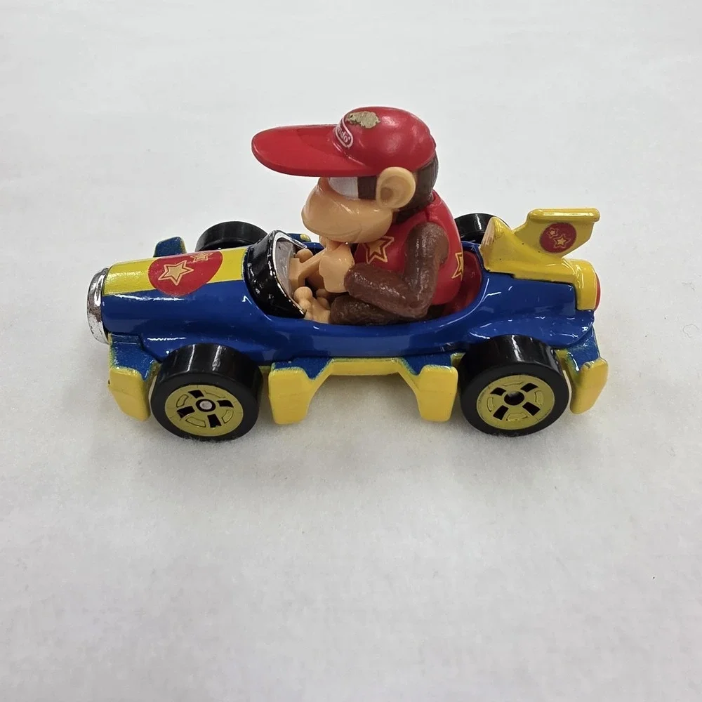 Hot Wheels Mario Kart Mach 8 1:64 Diecast Car 2018 Blue/Yellow/Red